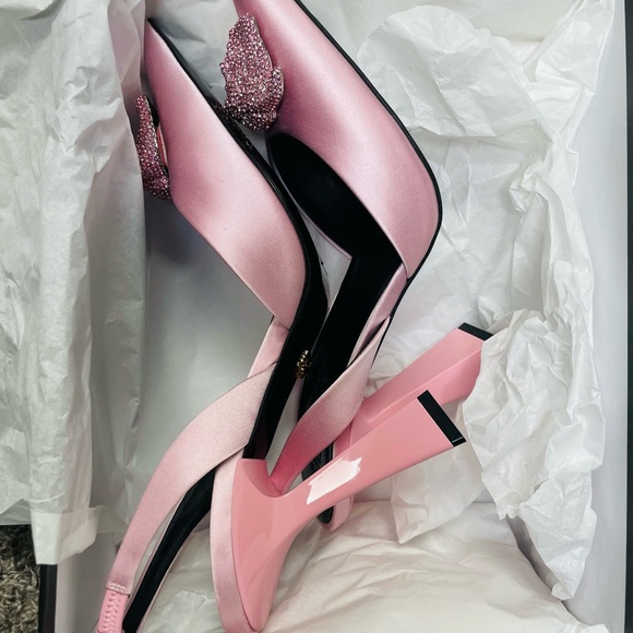 Versace

La Medusa leather slingback bump, size 7.5, brand new but not my size. - Picture 1 of 11